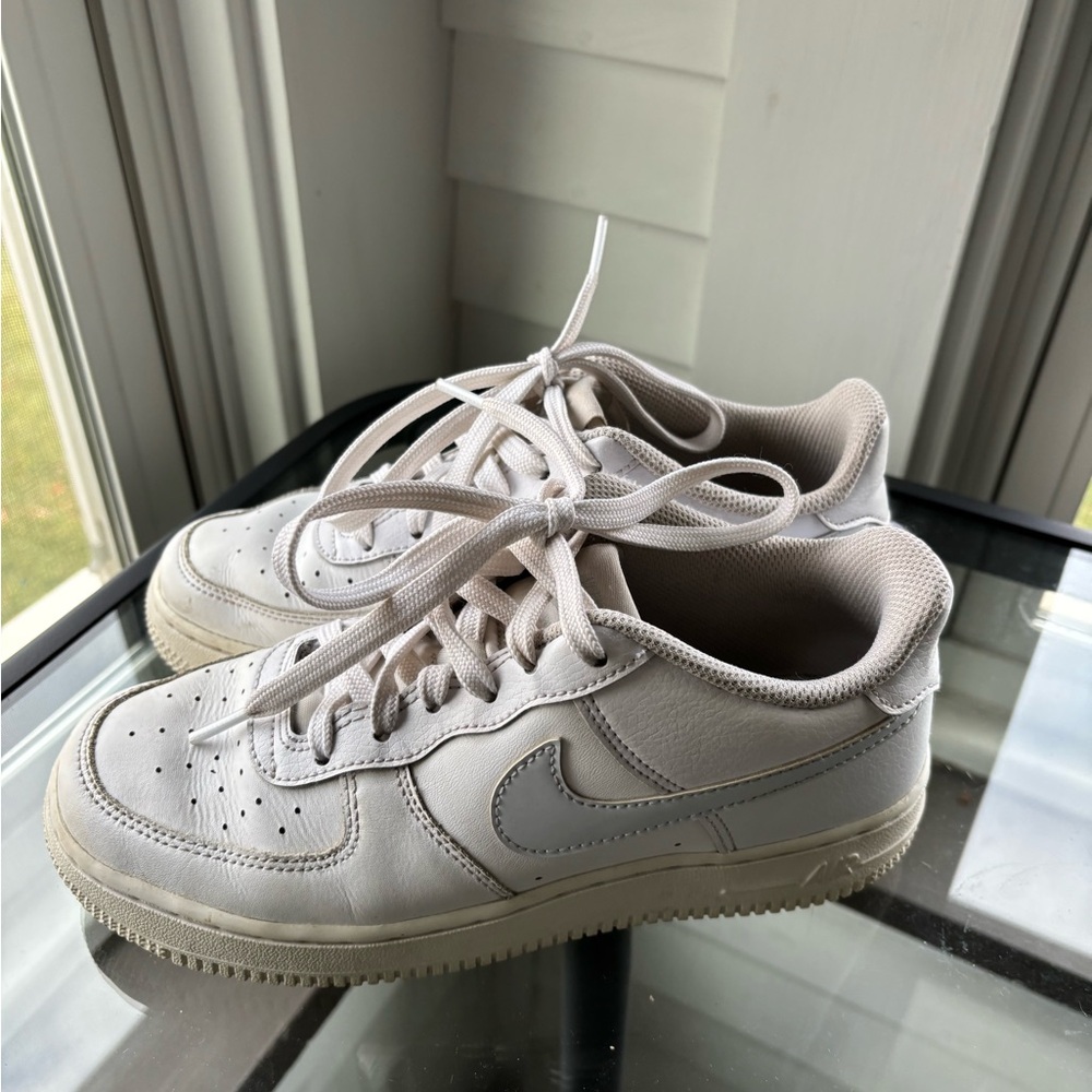 Youth Nike air force 1- like new